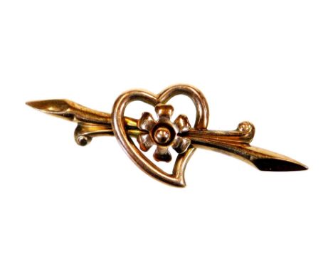 A 9ct gold brooch, of arrow heart and floral form with a plain pin back, 4cm wide, 2g all in.