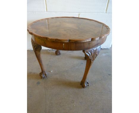 Walnut pie crust table