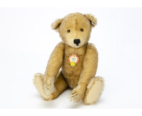 A Steiff limited edition Replica Teddy Bear Petsy 1928,  1666 of 4000, in original box with certificate and outer box, 2000 