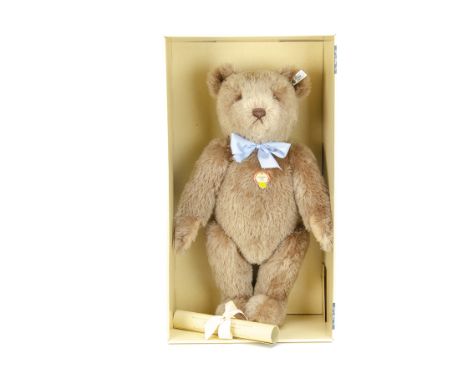 A Steiff limited edition replica Teddy Bear 1951, 1359 of 5000, in original box with certificate, 1996