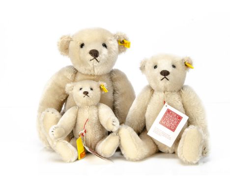 Three Steiff yellow tagged Margaret Strong teddy bears, from a pale beige mohair set, 0157/42, 0157/32 and 0157/26 with card 