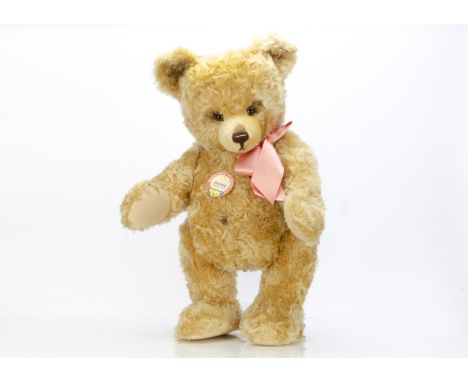 A large Steiff limited edition  1999 Replica Jackie,  413 of 1000, in original box with certificate and outer box