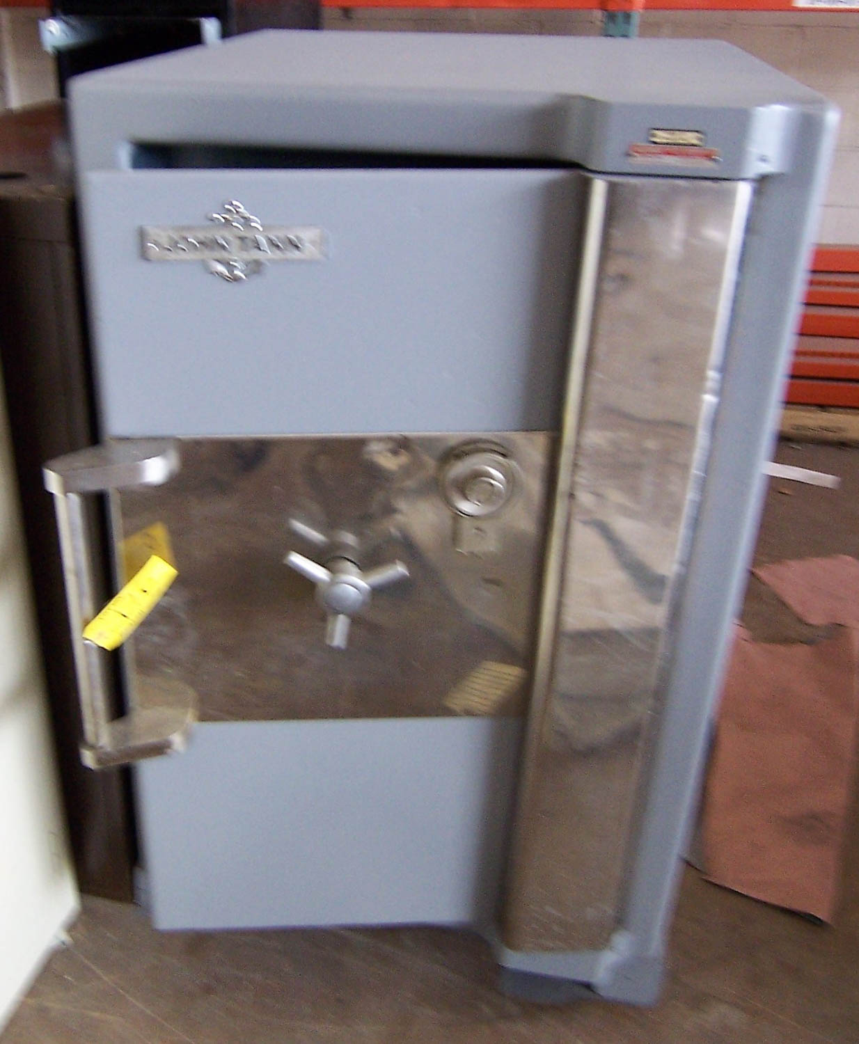 JOHN TANN SINGLE DOOR COMBINATION SAFE WITH COMBINATIONS