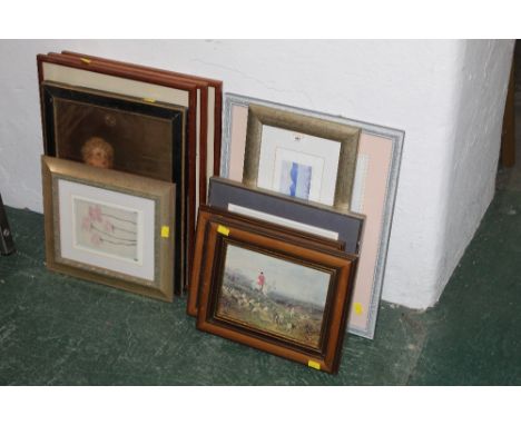 A small quantity of artwork to include hunting scene prints and a bubbles print  