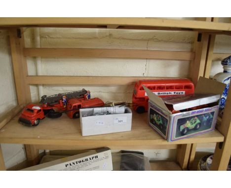 MIXED LOT: TOY FIRE ENGINE, OFF ROAD BUGGY, GRAVITY DRIVEN TOY HORSE AND COWBOY AND OTHER TOYS