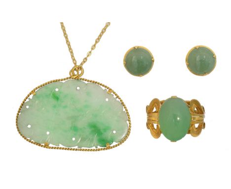 A selection of jade jewellery, A selection of jade jewellery, to include a carved jade pendant on chain, together with an unt