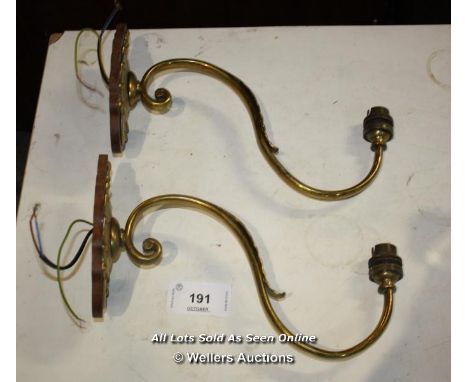 PAIR OF RE-WIRED PERIOD BRASS WALL LIGHT FITTINGS