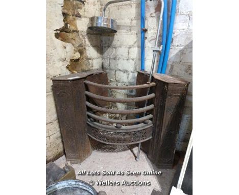 CAST IRON GEORGIAN CORNER HOB GRATE - 2' H X 28" W X 1' D