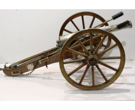 Model American Civil War canon with two ramrods on a wood and metal frame, barrel L: 36 cm, wheel D: 29 cm. Not available for