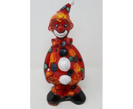 Anita Harris clown, signed in gold, no cracks or chips, H: 30 cm. UK P&amp;P Group 2 (£20+VAT for the first lot and £4+VAT fo