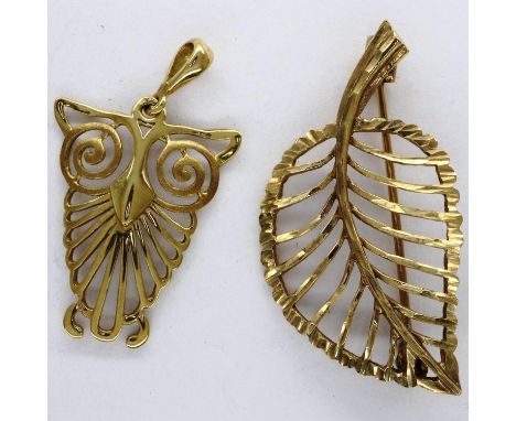9ct gold pierced leaf form brooch and a 9ct gold pierced owl form pendant, largest H: 39 mm, combined 4.5g. UK P&amp;P Group 