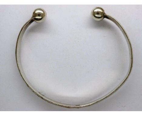 925 silver torque bangle, slightly misshapen, D: 80 mm, 32g. UK P&amp;P Group 0 (£6+VAT for the first lot and £1+VAT for subs