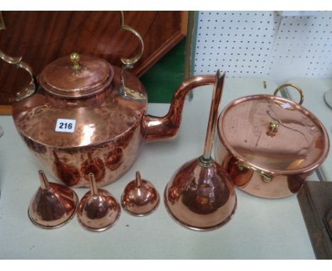 Late 19thC 16 Pint Copper kettle with handle, Copper cooking pan and a Harlequin set of graduated copper