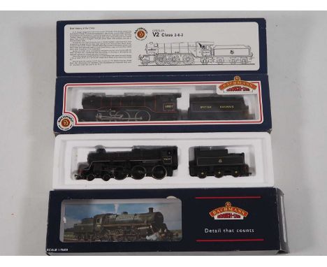 A pair of BACHMANN OO gauge steam locomotives comprising a class V2 and a class 4MT both in BR black - G/VG in G/VG boxes (2)
