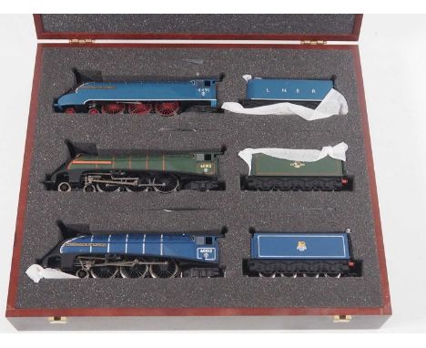 A BACHMANN OO gauge 31-2001 limited edition 'Commonwealth of Australia' presentation set comprising three different examples 