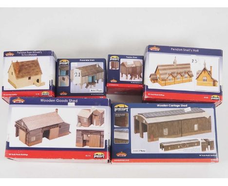 A group of boxed BACHMANN Scenecraft OO gauge resin buildings including examples from the Pendon range -VG in G/VG boxes (6)