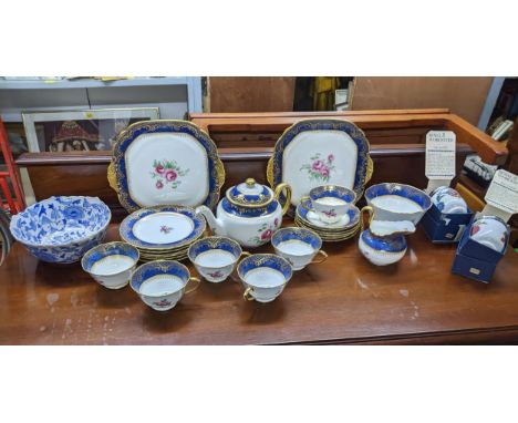 A mixed lot to include a New Chelsea china part tea set, two boxed Royal Worcester egg coddlers, and a modern Chinese blue an