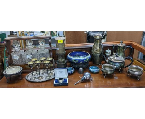 A mixed lot to include an oak framed Tantalus with three whisky decanters and two Coalport porcelain decanter labels, a Thoma