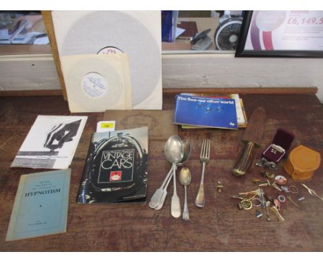 A mixed lot to include teaching records on the Rhythm Method of Morse Code, tea and cigarette cards, pamphlet of the Techniqu