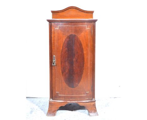 Victorian mahogany pedestal, bow front, the top with a moulded edge, fitted with four long drawers, plinth base, width 44cm, 