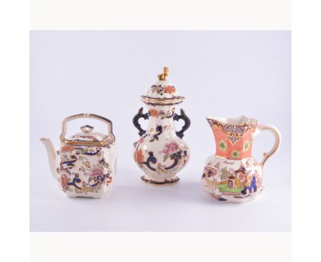 Masons "Mandalay" decorative ceramics to include a 36cm table lamp, set of three graduating Hydra jugs, teapot, vases, ginger