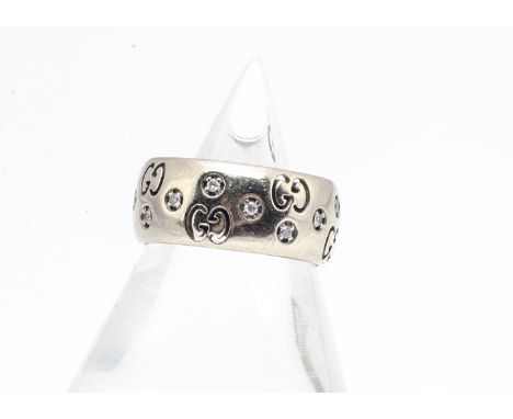 A Gucci 18ct white gold and diamond set wedding band, of boul shape, icon model, ring size H, 7.7g, with internal spacer 