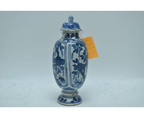 A Chinese Kangxi tea canister with matching cover (damaged), 17cms high.