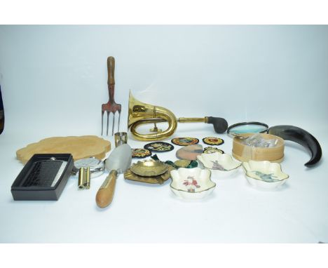 A miscellaneous lot, including a brass car horn; a large magnifying glass with cow's horn handle; a brass crumb scoop; woven 