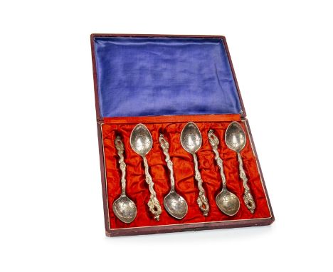 SET OF SIX CHINESE SILVER SPOONS, with floral and dragon motif decoration, each marked 'Shanghai 0800', 115g gross, in fitted