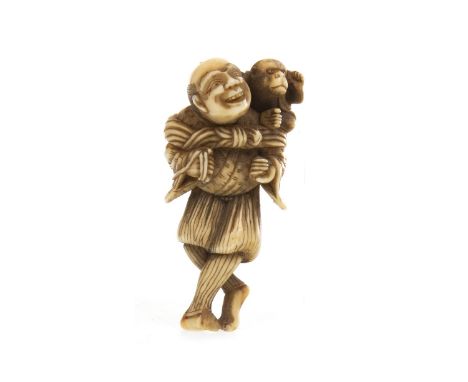 EARLY 20TH CENTURY JAPANESE IVORY NETSUKE, modelled as a man with a monkey on his shoulder, 5.5cm high