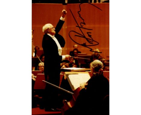ROSTROPOVICH MSTISLAV: (1927-2007) Russian Cellist &amp; Conductor. Signed colour 5 x 7 photograph of Rostropovich standing i