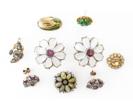 A PAIR OF MOONSTONE AND MAUVE PASTE SET EARSTUDS AND SIX FURTHER ITEMS (9)The moonstone earstuds, designed as flowerheads, di