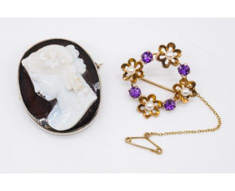 A 9CT GOLD, AMETHYST AND CULTURED PEARL BROOCH AND A BANDED AGATE CAMEO BROOCH (2)The amethyst brooch designed as four flower
