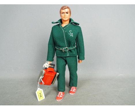 Kenner - General Mills - The Six Million Dollar Man action figure from 1975 with his original engine carry along and original