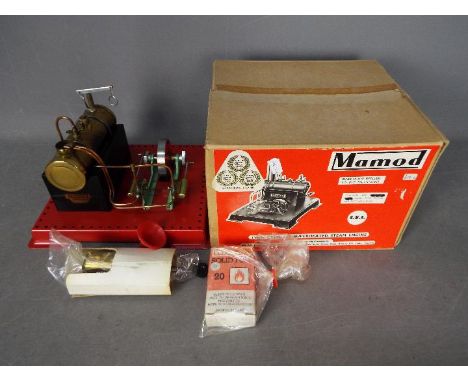 Mamod - A boxed Mamod SE3 Twin Cylinder Static Steam Engine. The set comes with separate chimney, burner, 2 funnels and a box