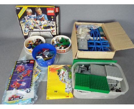 LEGO - An assortment of mainly unboxed vintage Lego. Lot contains a large quantity of loose parts and bricks largely containe
