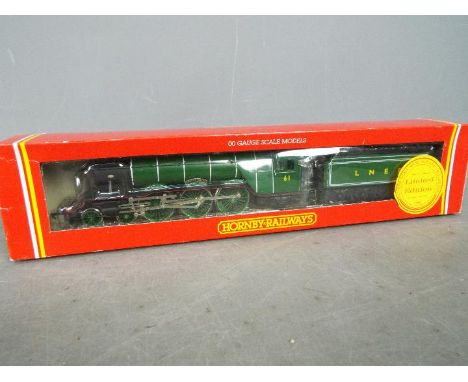 Hornby - A limited edition A3 class 4-6-2 loco Pretty Polly in L.N.E.R dark green. It comes with a certificate to show its nu