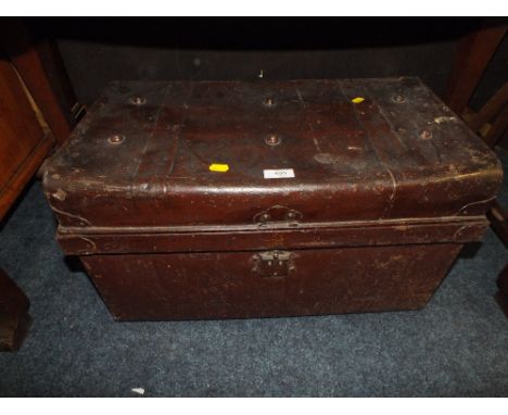 A VINTAGE METAL SMALL TRUNK