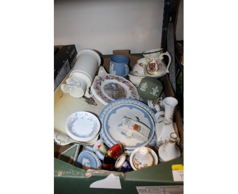 A TRAY OF CERAMICS TO INCLUDE A SELECTION OF WEDGEWOOD JASPERWARE, CRESTED WARE, ROYAL WORCESTER JUG, DOULTON ETC