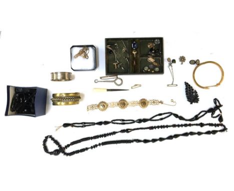 Mixed lot to include jewellery in a leather box, jet beads, a brass bangle, a bracelet commemorating Queen Elizabeth jubilee 