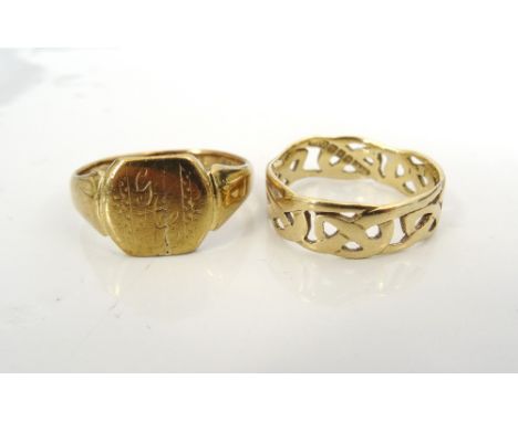 TWO NINE CARAT GOLD RINGSone a pierced Celtic knot design band and the other a signet ring, sizes P and T-U respectively, tot