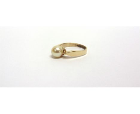 A SINGLE STONE CULTURED PEARL RING  the 7.3mm pearl to a yellow mount indistinctly marked but tests on gold, finger size N 1/