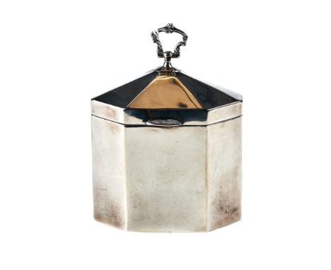 A GEORGE V OCTAGONAL SILVER TEA CADDY, the hinged lid with ornate handle, maker:- FSB, Birmingham 1912, approximately 189 gra