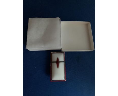 ART DECO RESIN/BAKELITE POCKET PETROL LIGHTER WHITE WITH RED EDGING WITH A CENTRALISED RED DIAMOND LOZENGE 