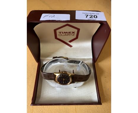 A LADIES BOXED TIMEX QUARTZ WRISTWATCH 