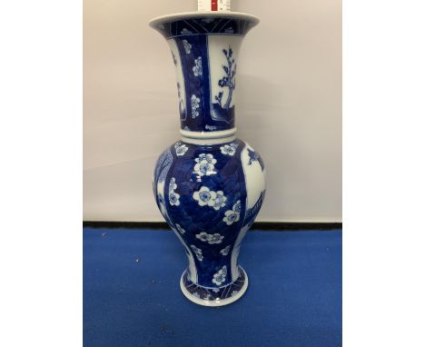 A CHINESE KANGXI STYLE BLUE AND WHITE YEN YEN VASE WITH PRUNUS PATTERN AND PANELLED SCENES OF FIGURES IN LANDSCAPE, SIX CHARA