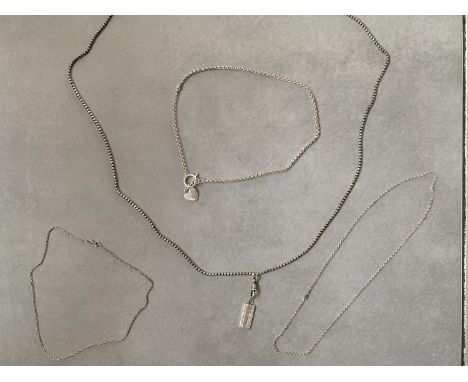 THREE 925 SILVER NECKLACES AND A HALLMARKED BIRMINGHAM SILVER INGOT ON A WHITE METAL NECKLACE 