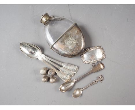 A Georgian silver condiment spoon, three silver thimbles, a silver decanter label and a silver mounted oval hip flask, 3.5oz 