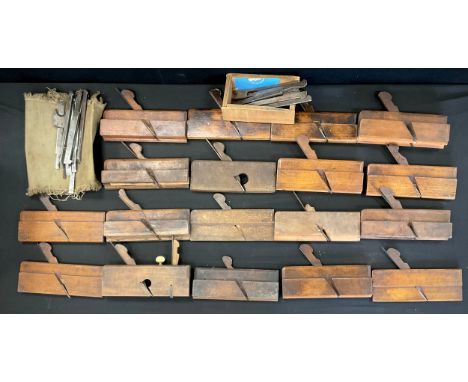 Vintage Woodworking / Carpentry tools - 19th and early 20th century moulding and rebate planes, spare blades, etc, (qty). 