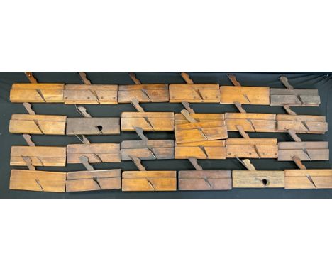 Vintage woodworking tools - 19th and early 20th century Beech-wood moulding and rebate planes - Routledge of Birmingham, Jose